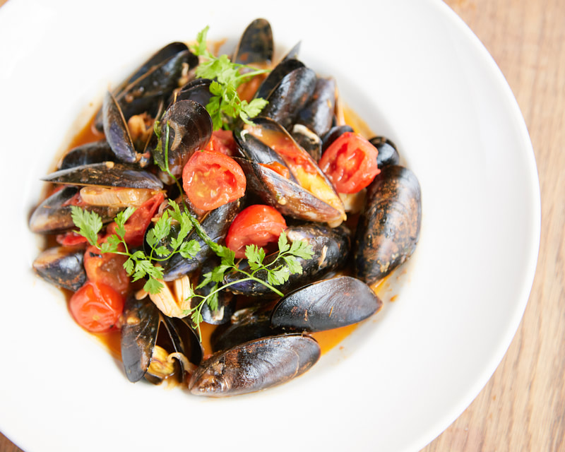 mussels cherry tomatoes sauce parsley food commercial photography 